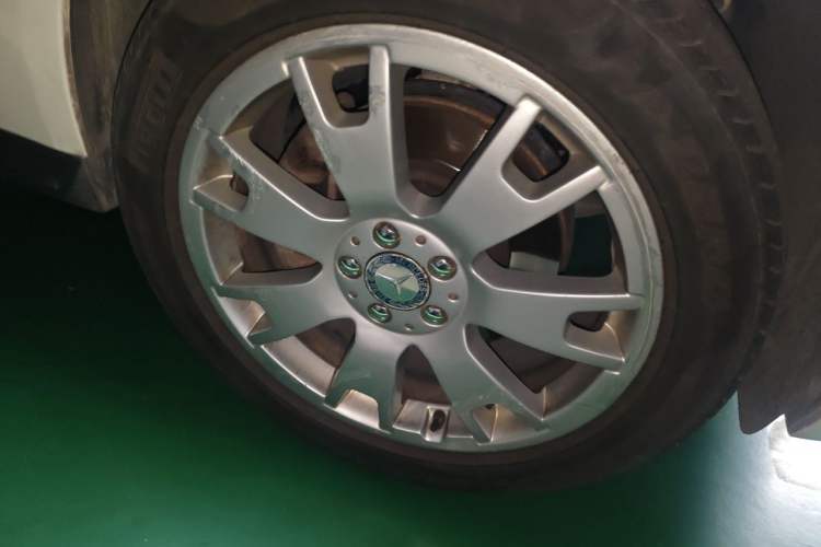 Used Mercedes-Benz GLK-Class 2010 GLK 300 4MATIC Fashion Model Right Front Wheel Hub