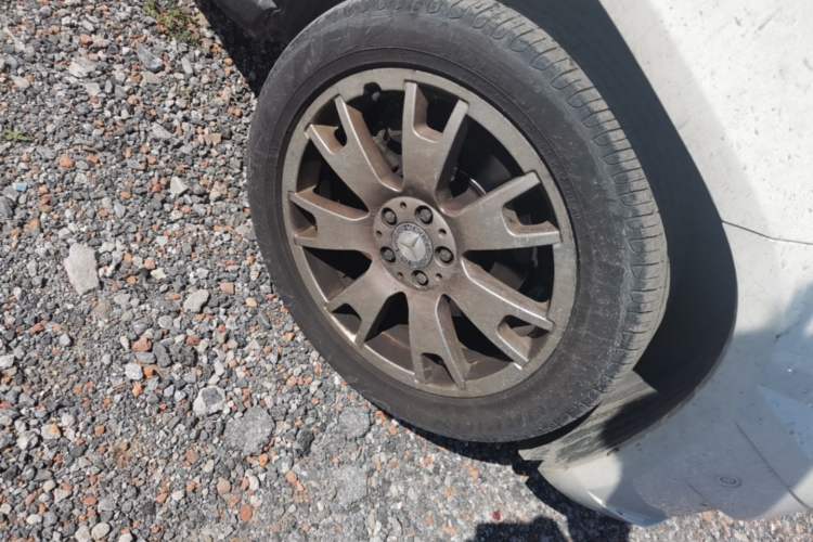 Used Mercedes-Benz GLK-Class 2010 GLK 300 4MATIC Fashion Model Right Front Wheel Hub