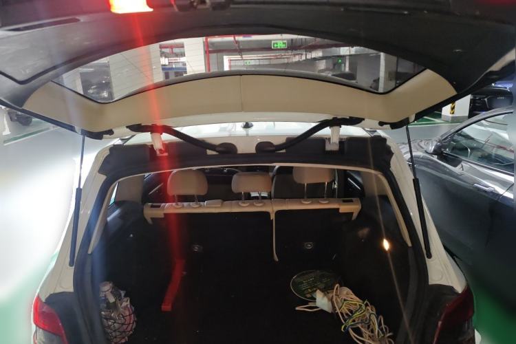 Used Mercedes-Benz GLK-Class 2010 GLK 300 4MATIC Fashion Model Trunk