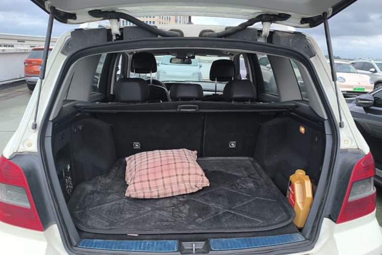 Used Mercedes-Benz GLK-Class 2010 GLK 300 4MATIC Fashion Model Trunk
