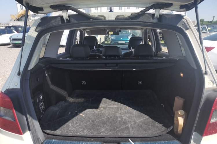 Used Mercedes-Benz GLK-Class 2010 GLK 300 4MATIC Fashion Model Trunk