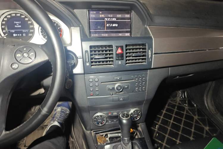 Used Mercedes-Benz GLK-Class 2011 GLK 300 4MATIC Dynamic Model Audio And AC Panel