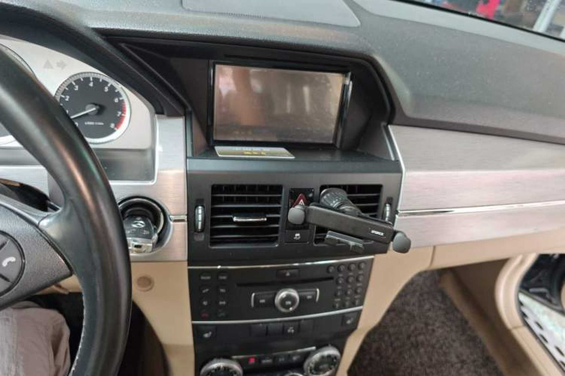 Used Mercedes-Benz GLK-Class 2011 GLK 300 4MATIC Luxury Model Audio And AC Panel