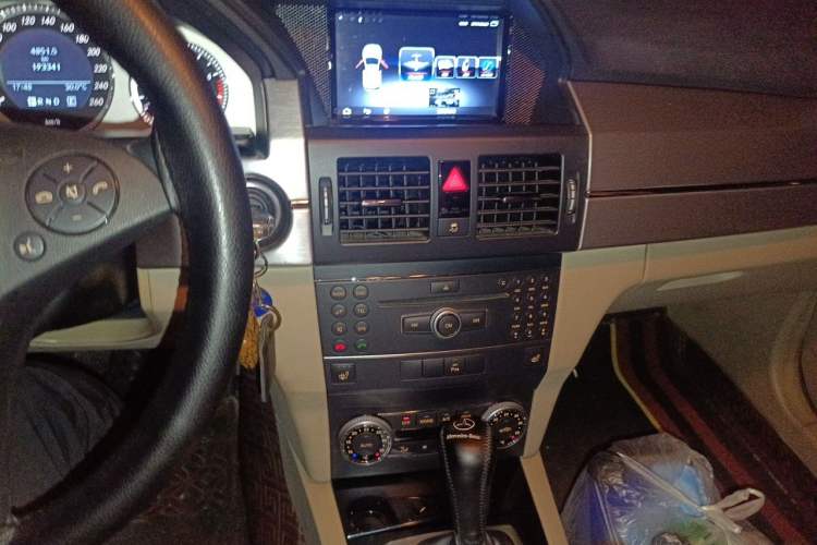 Used Mercedes-Benz GLK-Class 2011 GLK 300 4MATIC Dynamic Model Audio And AC Panel