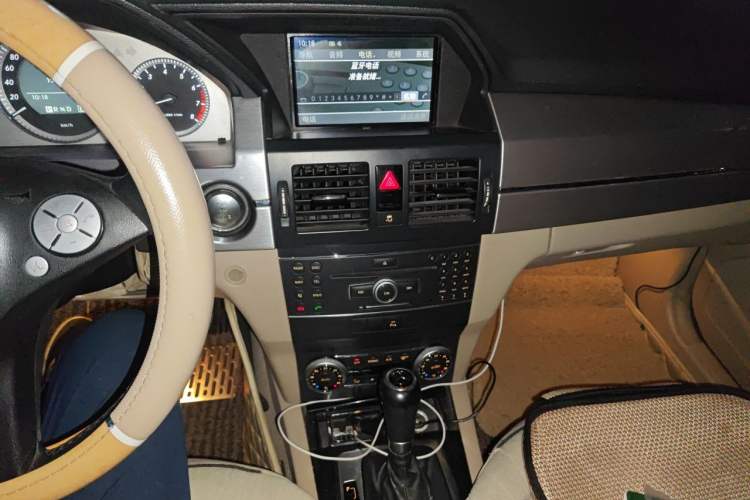 Used Mercedes-Benz GLK-Class 2011 GLK 300 4MATIC Luxury Model Audio And AC Panel