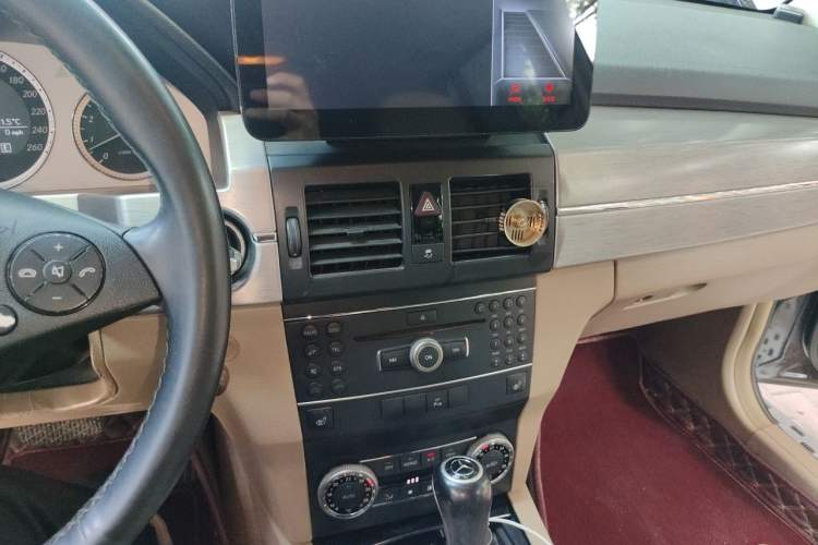 Used Mercedes-Benz GLK-Class 2011 GLK 300 4MATIC Dynamic Model Audio And AC Panel