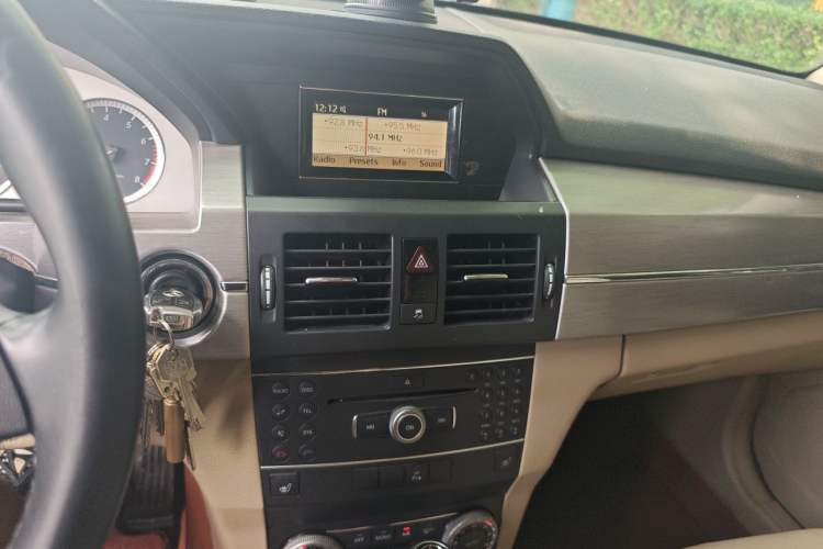 Used Mercedes-Benz GLK-Class 2011 GLK 300 4MATIC Dynamic Model Audio And AC Panel