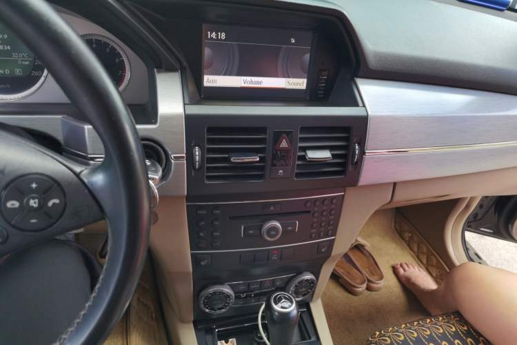 Used Mercedes-Benz GLK-Class 2011 GLK 300 4MATIC Dynamic Model Audio And AC Panel