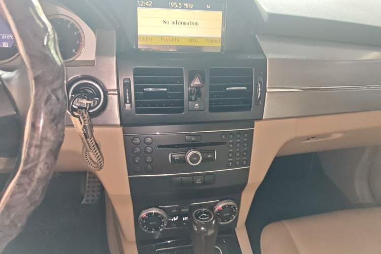 Used Mercedes-Benz GLK-Class 2011 GLK 300 4MATIC Fashion Model Audio And AC Panel