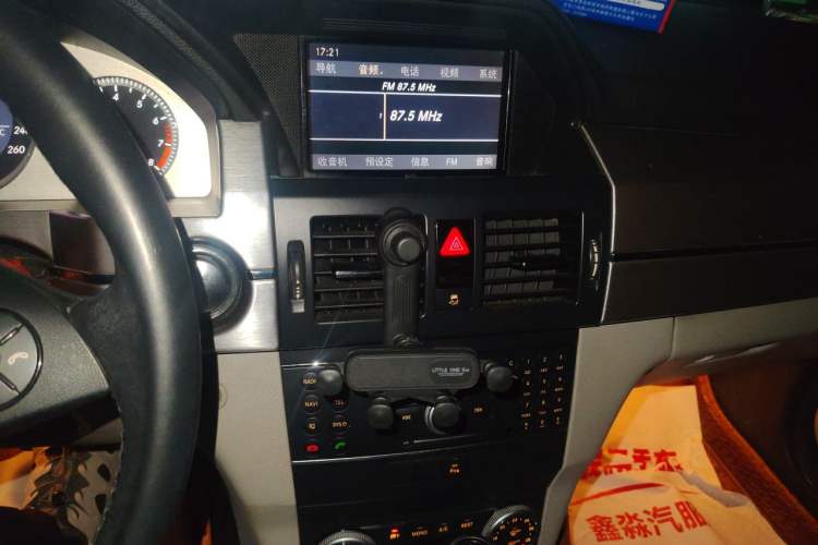 Used Mercedes-Benz GLK-Class 2011 GLK 350 4MATIC Audio And AC Panel