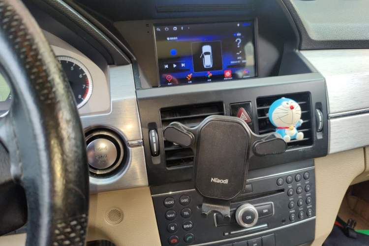 Used Mercedes-Benz GLK-Class 2011 GLK 300 4MATIC Luxury Model Audio And AC Panel