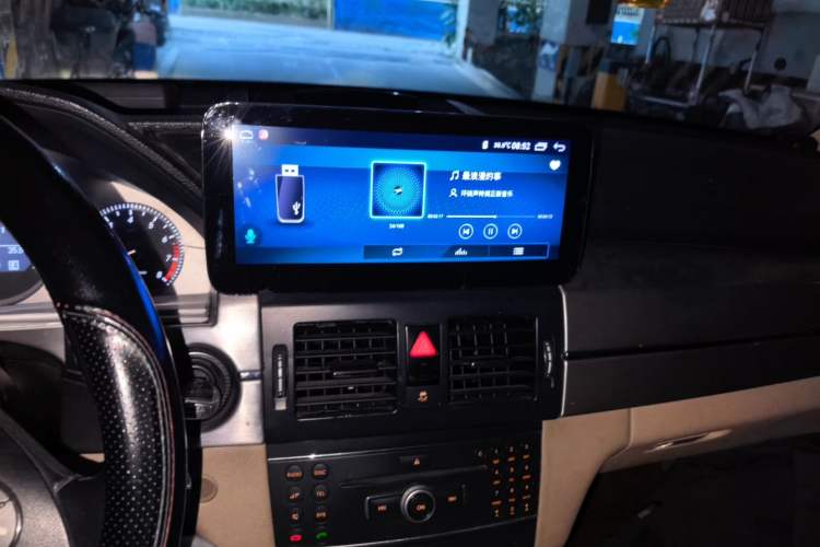 Used Mercedes-Benz GLK-Class 2011 GLK 300 4MATIC Dynamic Model Audio And AC Panel