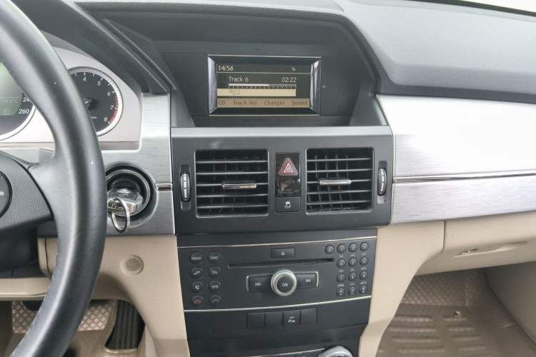 Used Mercedes-Benz GLK-Class 2011 GLK 300 4MATIC Fashion Model Audio And AC Panel