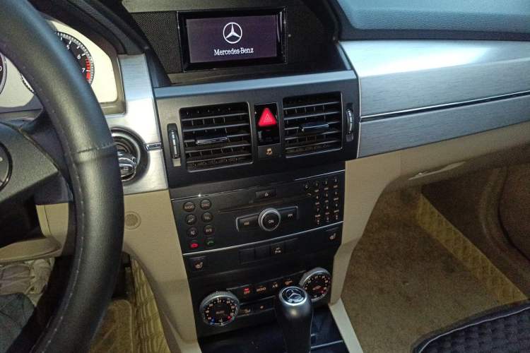 Used Mercedes-Benz GLK-Class 2011 GLK 300 4MATIC Dynamic Model Audio And AC Panel