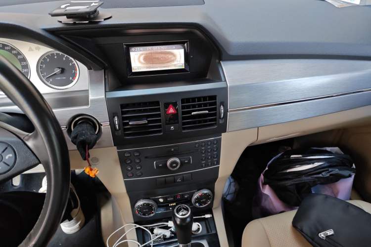 Used Mercedes-Benz GLK-Class 2011 GLK 300 4MATIC Dynamic Model Audio And AC Panel