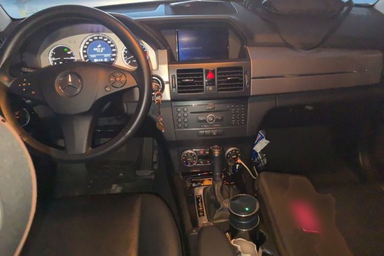 Used Mercedes-Benz GLK-Class 2011 GLK 300 4MATIC Fashion Model Center Console