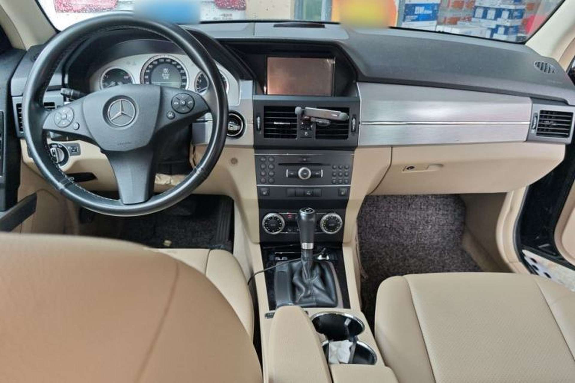 Used Mercedes-Benz GLK-Class 2011 GLK 300 4MATIC Luxury Model Center Console