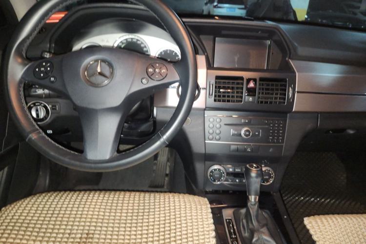 Used Mercedes-Benz GLK-Class 2011 GLK 300 4MATIC Fashion Model Center Console
