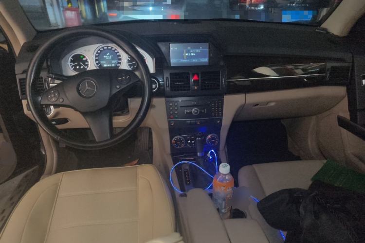 Used Mercedes-Benz GLK-Class 2011 GLK 300 4MATIC Fashion Model Center Console