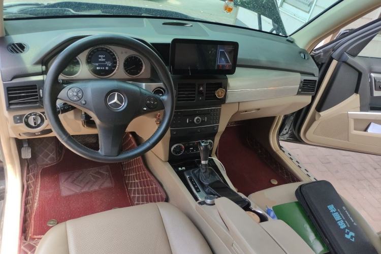 Used Mercedes-Benz GLK-Class 2011 GLK 300 4MATIC Dynamic Model Center Console