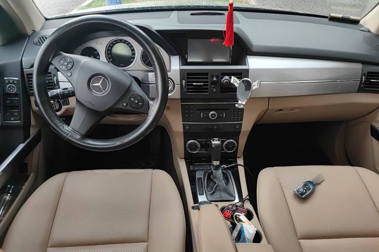 Used Mercedes-Benz GLK-Class 2011 GLK 300 4MATIC Fashion Model Center Console
