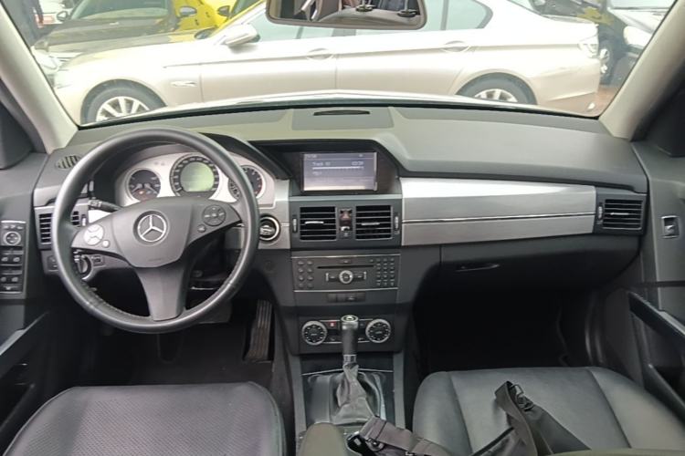 Used Mercedes-Benz GLK-Class 2011 GLK 300 4MATIC Fashion Model Center Console