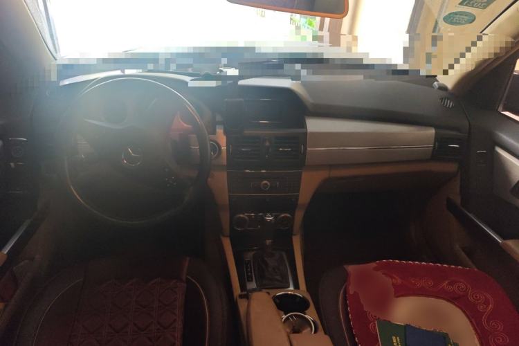 Used Mercedes-Benz GLK-Class 2011 GLK 300 4MATIC Dynamic Model Center Console