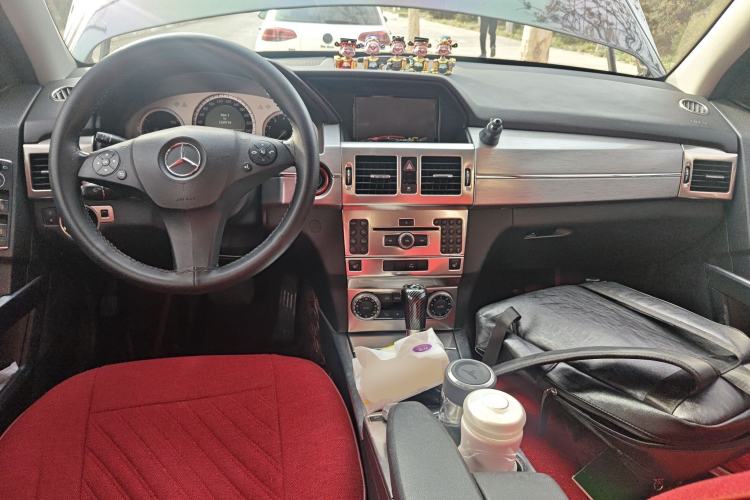 Used Mercedes-Benz GLK-Class 2011 GLK 300 4MATIC Dynamic Model Center Console