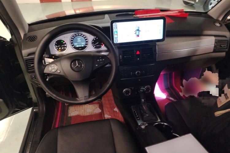 Used Mercedes-Benz GLK-Class 2011 GLK 300 4MATIC Dynamic Model Center Console