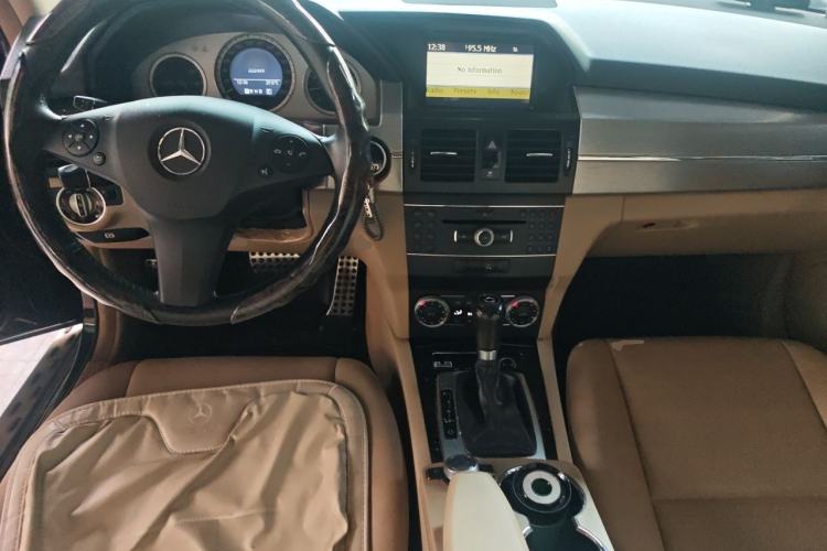 Used Mercedes-Benz GLK-Class 2011 GLK 300 4MATIC Fashion Model Center Console