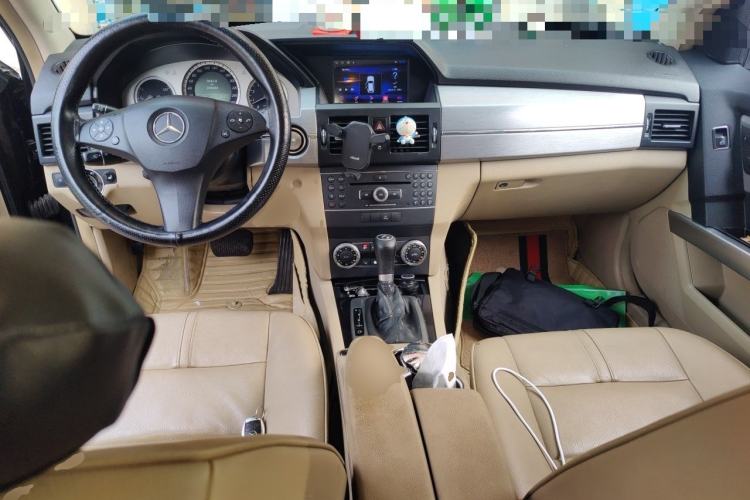 Used Mercedes-Benz GLK-Class 2011 GLK 300 4MATIC Luxury Model Center Console