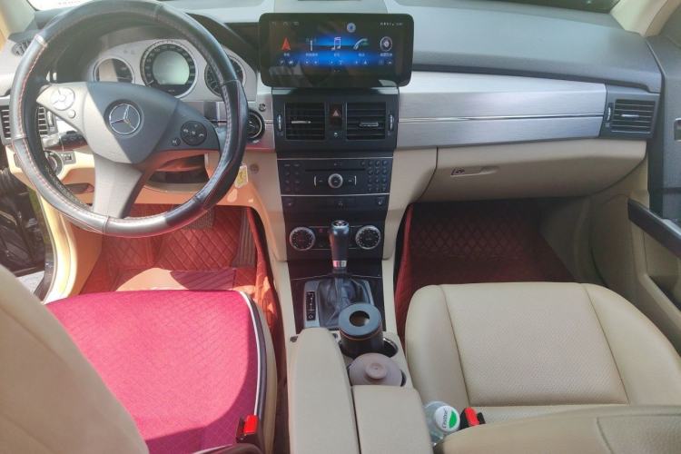 Used Mercedes-Benz GLK-Class 2011 GLK 300 4MATIC Dynamic Model Center Console