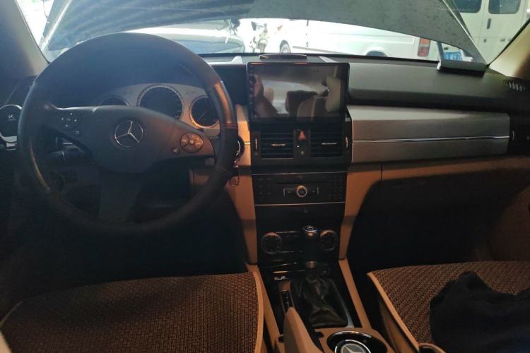 Used Mercedes-Benz GLK-Class 2011 GLK 300 4MATIC Dynamic Model Center Console