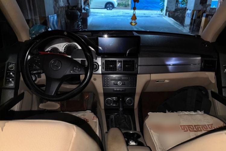 Used Mercedes-Benz GLK-Class 2011 GLK 300 4MATIC Dynamic Model Center Console