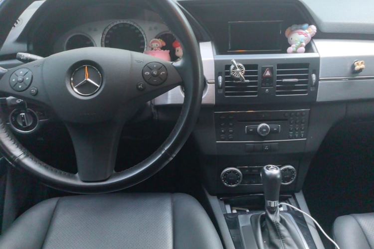 Used Mercedes-Benz GLK-Class 2011 GLK 300 4MATIC Fashion Model Center Console