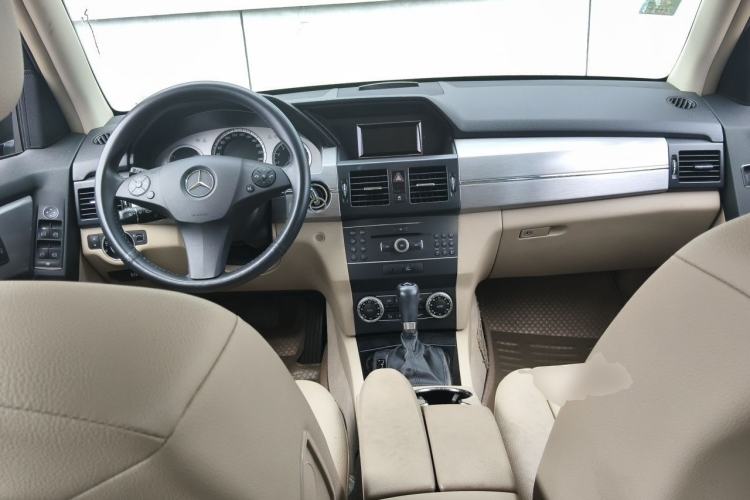 Used Mercedes-Benz GLK-Class 2011 GLK 300 4MATIC Fashion Model Center Console