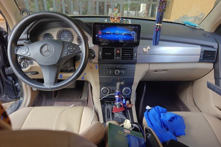 Used Mercedes-Benz GLK-Class 2011 GLK 300 4MATIC Fashion Model Center Console