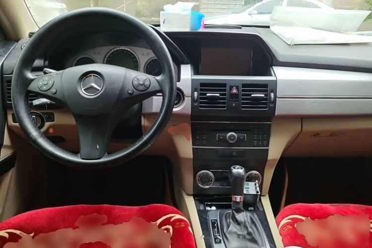 Used Mercedes-Benz GLK-Class 2011 GLK 300 4MATIC Dynamic Model Center Console