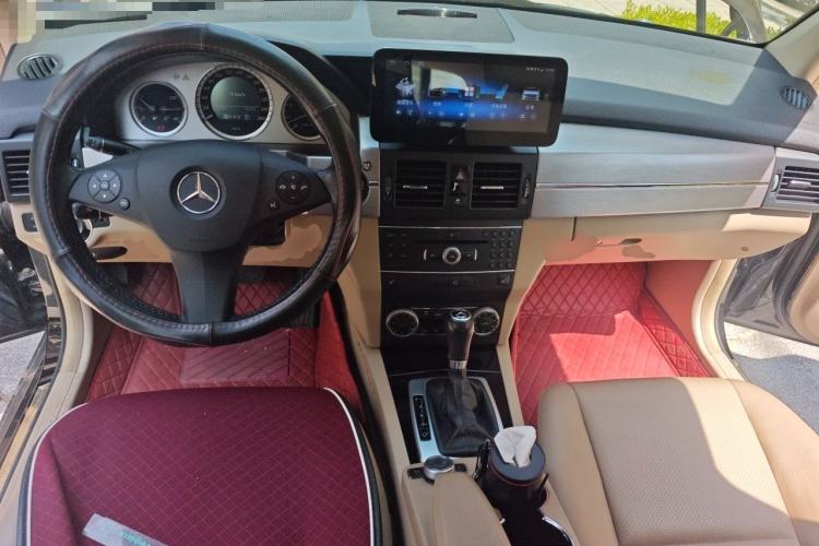 Used Mercedes-Benz GLK-Class 2011 GLK 300 4MATIC Dynamic Model Center Console