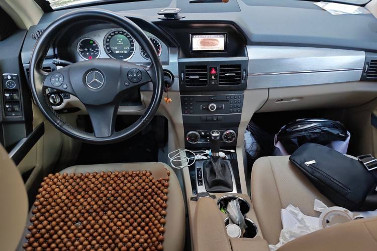 Used Mercedes-Benz GLK-Class 2011 GLK 300 4MATIC Dynamic Model Center Console