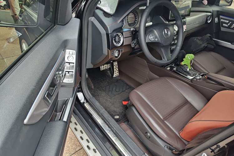 Used Mercedes-Benz GLK-Class 2011 GLK 300 4MATIC Fashion Model Driver Seat