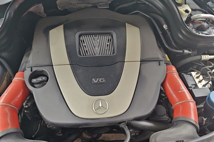 Used Mercedes-Benz GLK-Class 2011 GLK 300 4MATIC Fashion Model Engine Bay