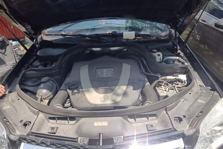 Used Mercedes-Benz GLK-Class 2011 GLK 300 4MATIC Fashion Model Engine Bay
