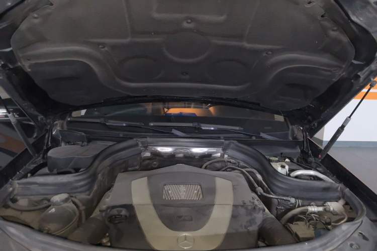 Used Mercedes-Benz GLK-Class 2011 GLK 300 4MATIC Fashion Model Engine Bay