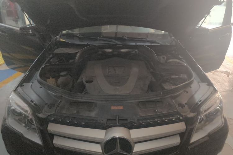 Used Mercedes-Benz GLK-Class 2011 GLK 300 4MATIC Fashion Model Engine Bay