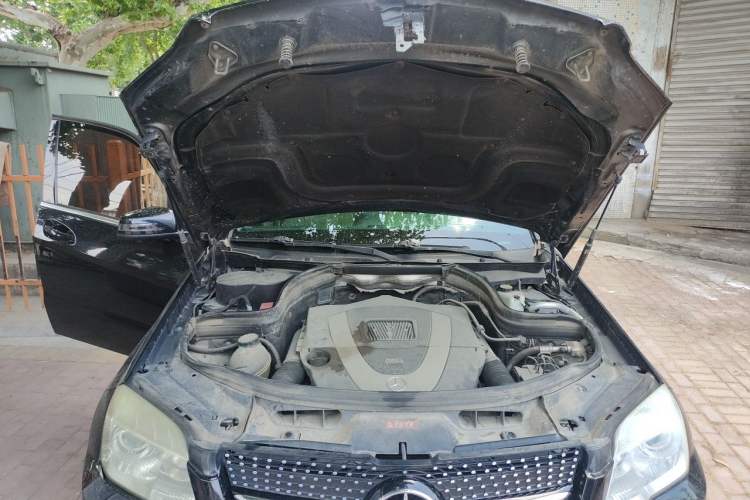 Used Mercedes-Benz GLK-Class 2011 GLK 300 4MATIC Dynamic Model Engine Bay