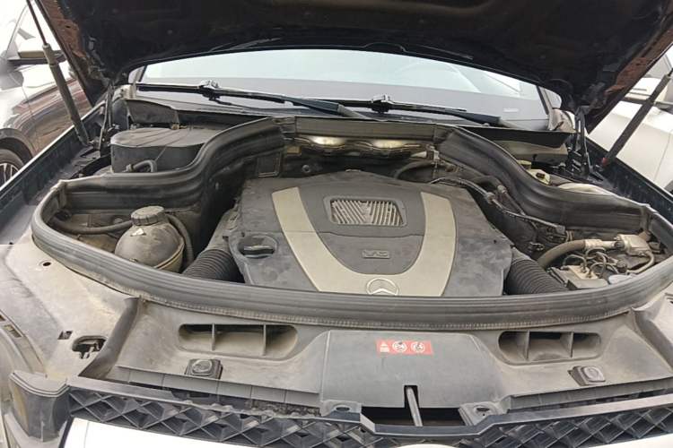 Used Mercedes-Benz GLK-Class 2011 GLK 300 4MATIC Fashion Model Engine Bay