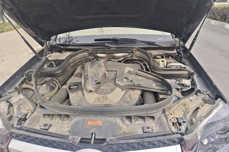 Used Mercedes-Benz GLK-Class 2011 GLK 300 4MATIC Dynamic Model Engine Bay
