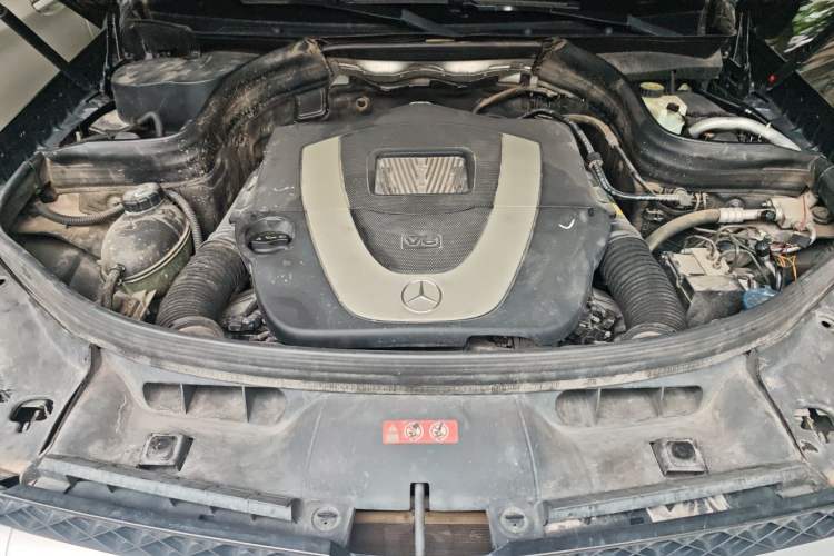 Used Mercedes-Benz GLK-Class 2011 GLK 300 4MATIC Fashion Model Engine Bay