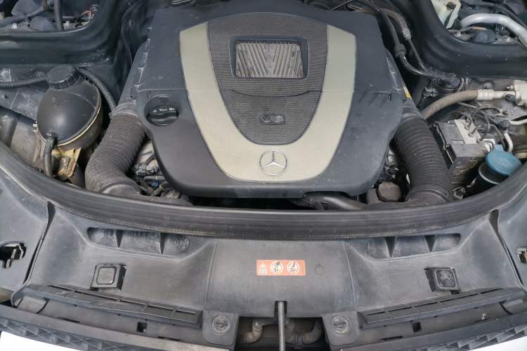 Used Mercedes-Benz GLK-Class 2011 GLK 300 4MATIC Dynamic Model Engine Bay